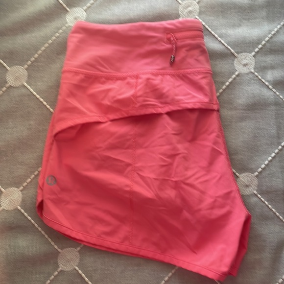 Lululemon coral speed up shorts size 8 length 2.5” - Picture 3 of 3